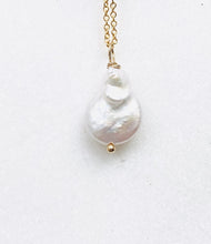 Load image into Gallery viewer, Mother of Pearl (Keshi Pearl) Gold Necklace