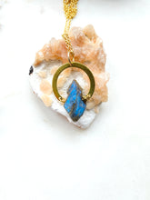 Load image into Gallery viewer, Labradorite Gold Necklace